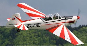 Akrobatický let letounem Zlín Z 526 nebo Z 142 Brno